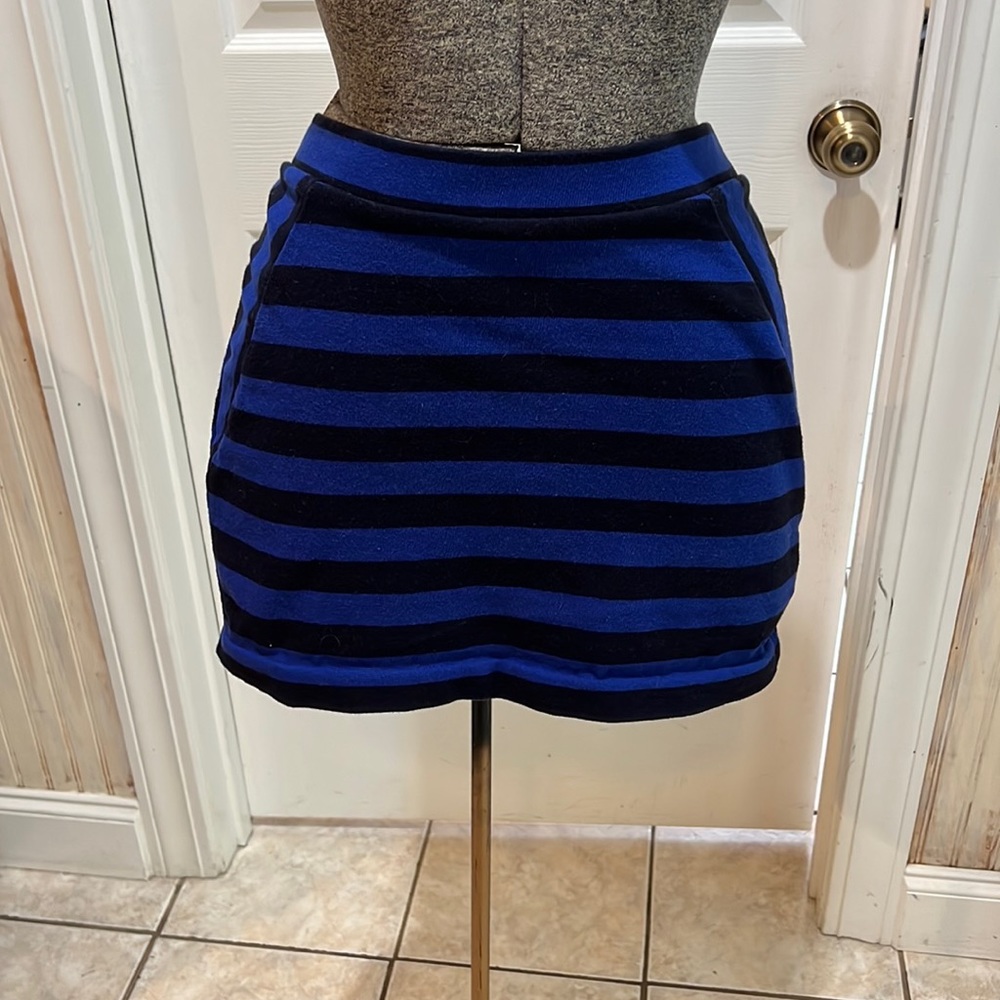 Super cute and comfortable royal blue and black mini skirt with a back zip